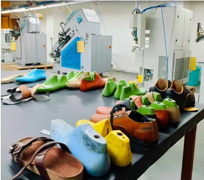 FDDI students learning footwear design fashion design lab training